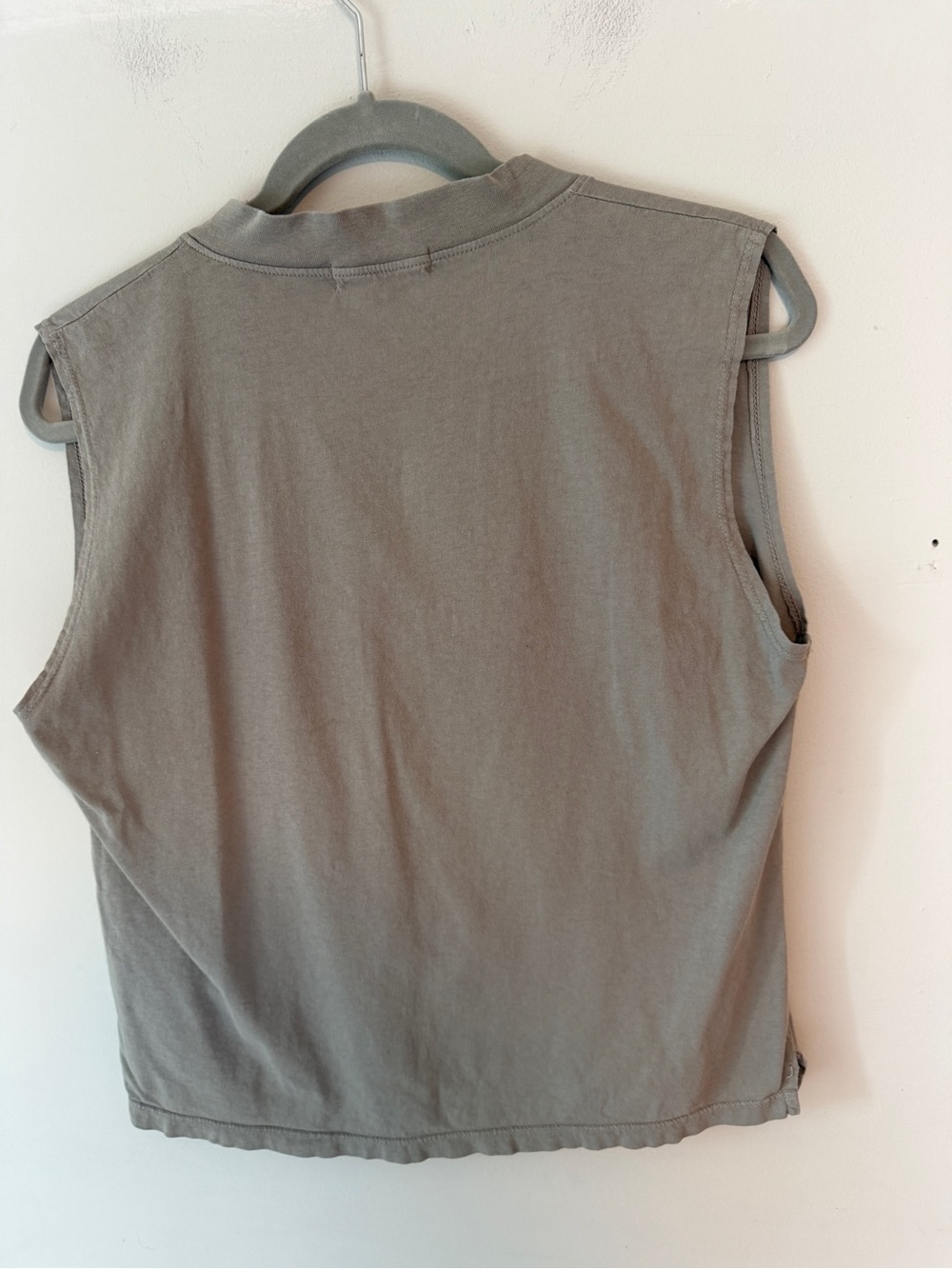 perfectwhitetee margot v neck tank top Medium - Picture 2 of 4